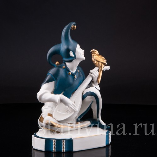 Фарфорвая статуэтка Арлекин с попугаем и лютней, Hertwig & Co, Германия, 1920-30 гг.