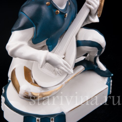 Фарфорвая статуэтка Арлекин с попугаем и лютней, Hertwig & Co, Германия, 1920-30 гг.