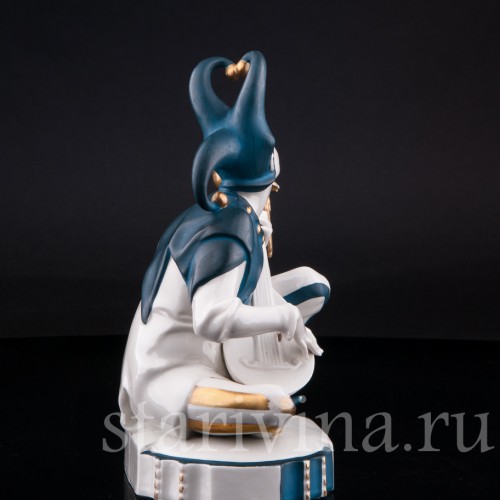 Фарфорвая статуэтка Арлекин с попугаем и лютней, Hertwig & Co, Германия, 1920-30 гг.