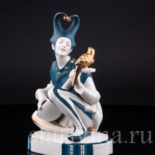 Фарфорвая статуэтка Арлекин с попугаем и лютней, Hertwig & Co, Германия, 1920-30 гг.