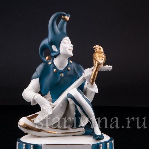 Фарфорвая статуэтка Арлекин с попугаем и лютней, Hertwig & Co, Германия, 1920-30 гг.