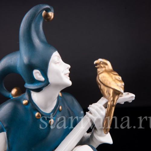 Фарфорвая статуэтка Арлекин с попугаем и лютней, Hertwig & Co, Германия, 1920-30 гг.