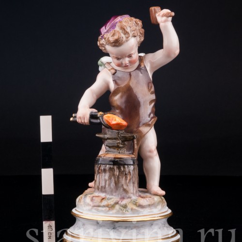 Фарфорвая статуэтка Амур, кующий сердце, Meissen, Германия, кон. 19 - нач. 20 вв.