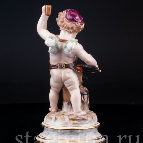 Фарфорвая статуэтка Амур, кующий сердце, Meissen, Германия, кон. 19 - нач. 20 вв.