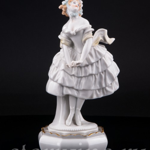 Статуэтка балерины из фарфора Коломбина (балет Карнавал), Volkstedt, Германия, до 1935 г.