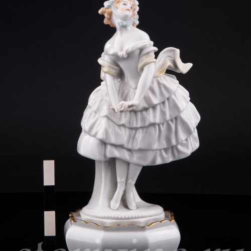 Статуэтка балерины из фарфора Коломбина (балет Карнавал), Volkstedt, Германия, до 1935 г.
