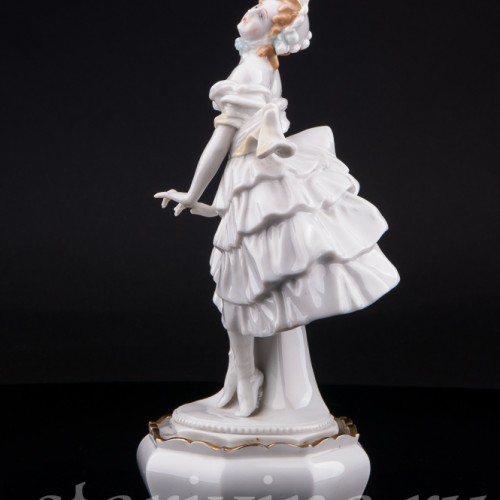 Статуэтка балерины из фарфора Коломбина (балет Карнавал), Volkstedt, Германия, до 1935 г.