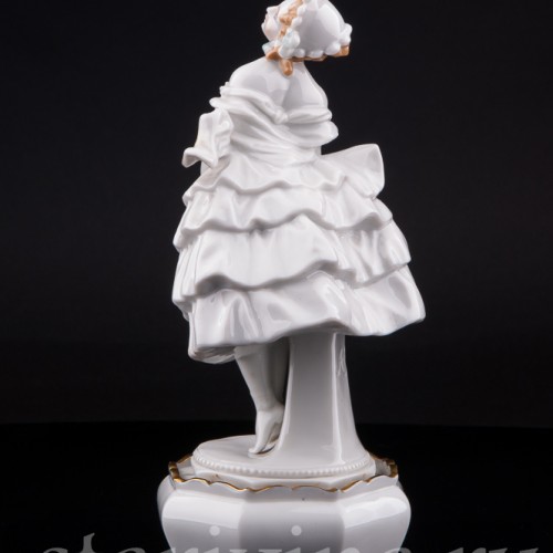 Статуэтка балерины из фарфора Коломбина (балет Карнавал), Volkstedt, Германия, до 1935 г.