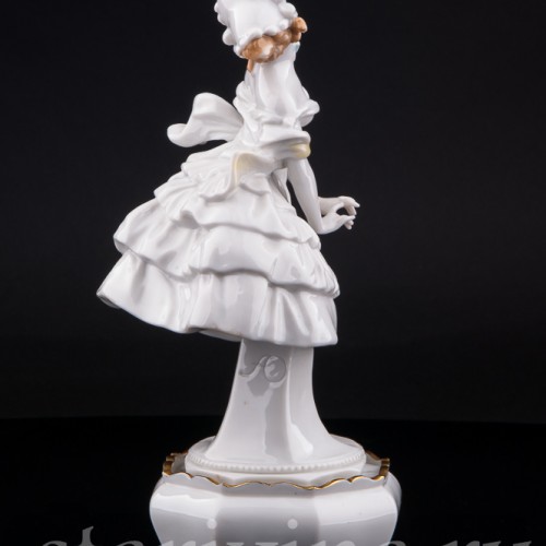 Статуэтка балерины из фарфора Коломбина (балет Карнавал), Volkstedt, Германия, до 1935 г.