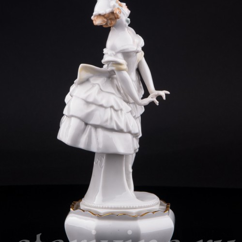Статуэтка балерины из фарфора Коломбина (балет Карнавал), Volkstedt, Германия, до 1935 г.
