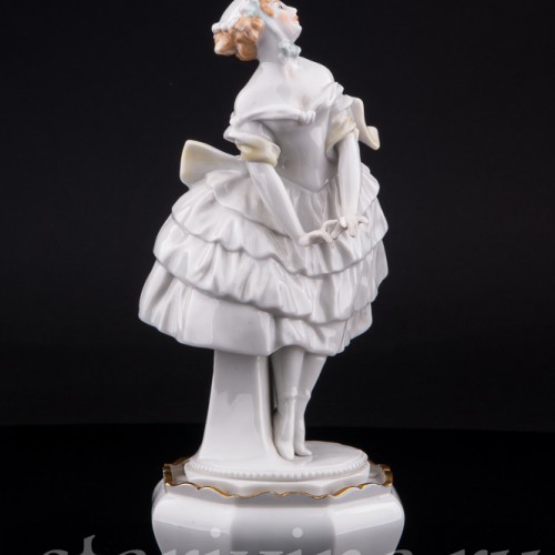 Статуэтка балерины из фарфора Коломбина (балет Карнавал), Volkstedt, Германия, до 1935 г.