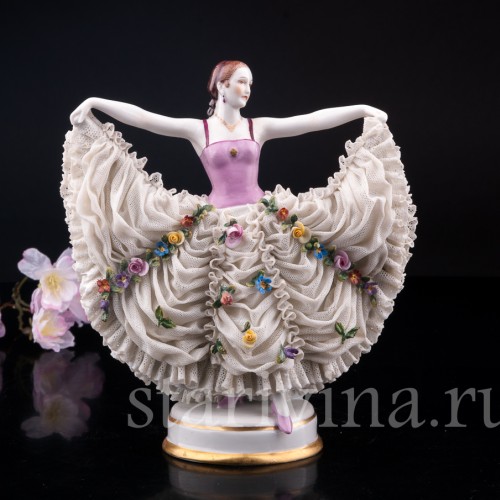 Старинная фигурка из фарфора Танцующая девушка, кружевная, Muller & Co, Германия, 1907-49 гг.