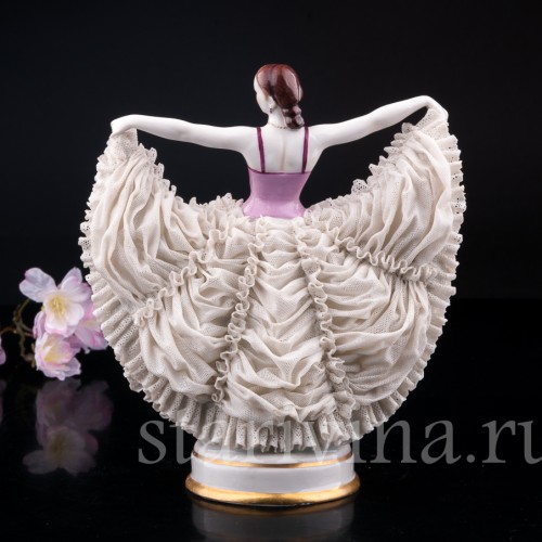 Старинная фигурка из фарфора Танцующая девушка, кружевная, Muller & Co, Германия, 1907-49 гг.