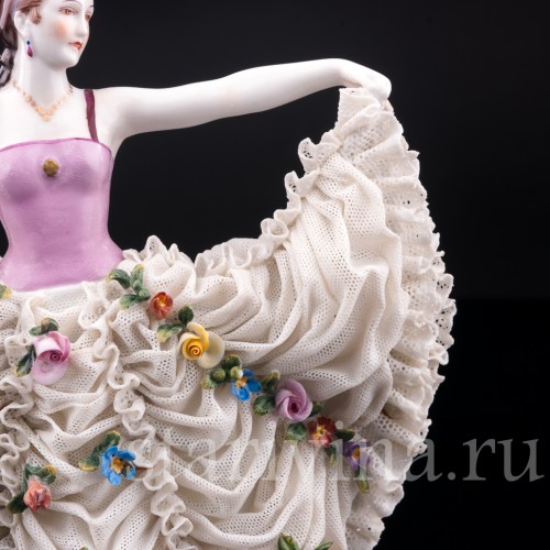 Старинная фигурка из фарфора Танцующая девушка, кружевная, Muller & Co, Германия, 1907-49 гг.