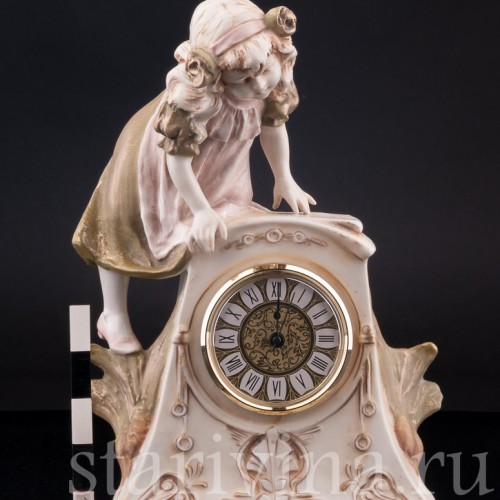 Фарфоровые часы Девочка, Royal Dux, Чехия, нач. 20 в