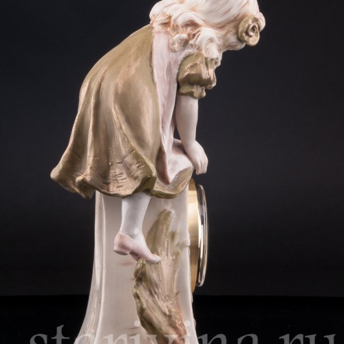 Фарфоровые часы Девочка, Royal Dux, Чехия, нач. 20 в
