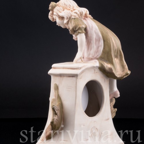 Фарфоровые часы Девочка, Royal Dux, Чехия, нач. 20 в