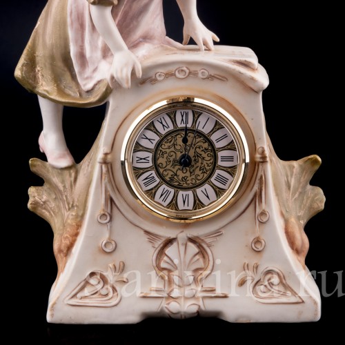Фарфоровые часы Девочка, Royal Dux, Чехия, нач. 20 в