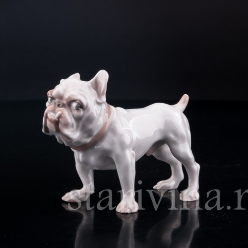 Фигурка собаки из фарфора Английский бульдог, "Забияка", Bing & Grondahl, Дания, сер. 20 века.