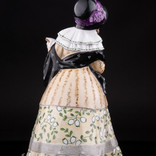 Статуэтка из фарфора Девушка с альбомом, Karl Ens, Германия, 1900 гг.