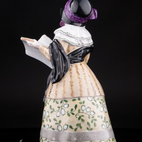 Статуэтка из фарфора Девушка с альбомом, Karl Ens, Германия, 1900 гг.