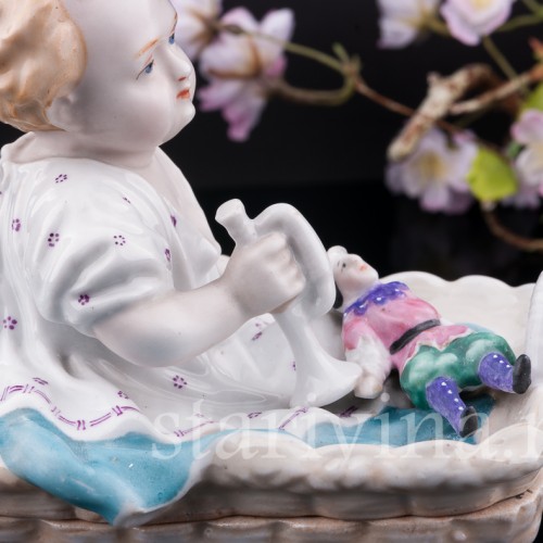 Малыш в корзине, шкатулка, Германия, нач. 20 в