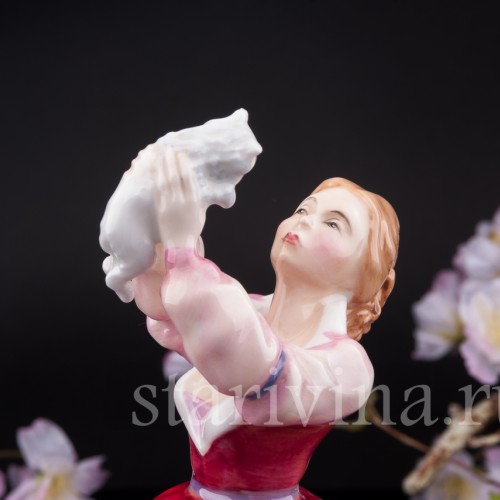 Статуэтка девушки из фарфора Сюзанна, Royal Doulton, Великобритания, 1981 г.