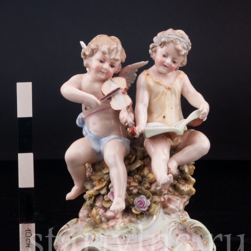Фарфорвая статуэтка Божественная музыка (ангелочки со скрипкой и нотами), Volkstedt, Германия, 19 в.