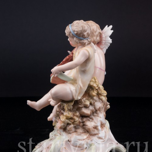 Фарфорвая статуэтка Божественная музыка (ангелочки со скрипкой и нотами), Volkstedt, Германия, 19 в.