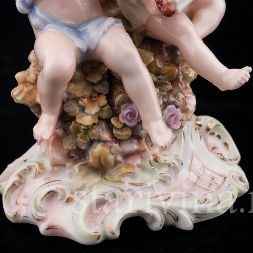 Фарфорвая статуэтка Божественная музыка (ангелочки со скрипкой и нотами), Volkstedt, Германия, 19 в.