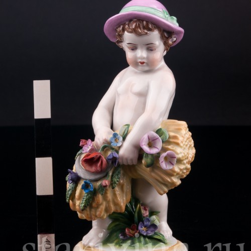 Фигурка из фарфора Малыш со снопом, аллегория лета, Германия, пер. пол. 20 в.