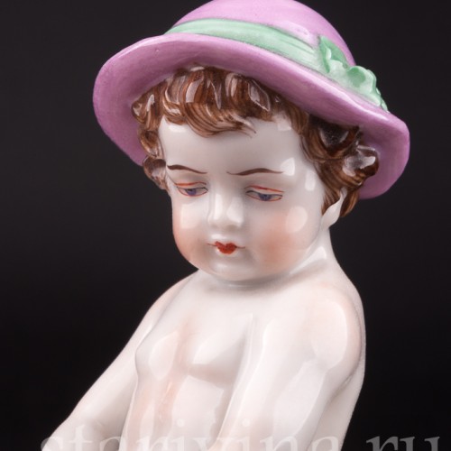 Фигурка из фарфора Малыш со снопом, аллегория лета, Германия, пер. пол. 20 в.