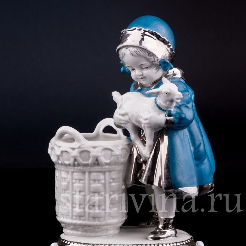Статуэтка из фарфора Девочка с козленком, Германия, нач. 20 в.
