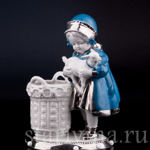 Статуэтка из фарфора Девочка с козленком, Германия, нач. 20 в.
