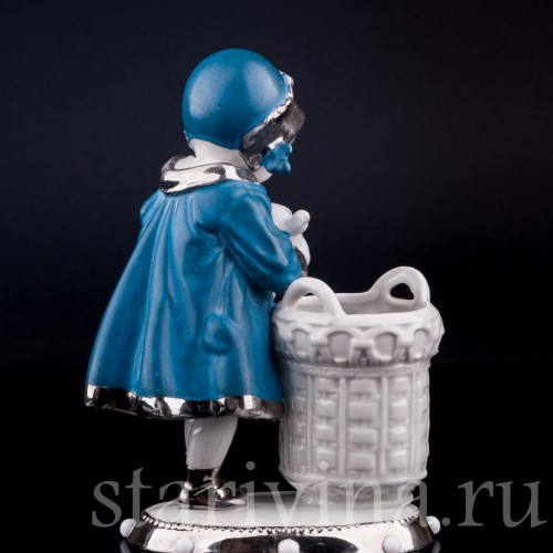 Статуэтка из фарфора Девочка с козленком, Германия, нач. 20 в.