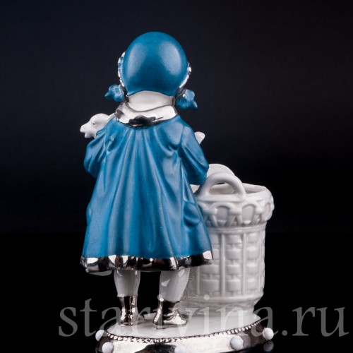 Статуэтка из фарфора Девочка с козленком, Германия, нач. 20 в.