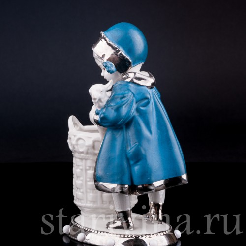 Статуэтка из фарфора Девочка с козленком, Германия, нач. 20 в.