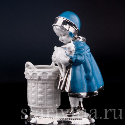 Статуэтка из фарфора Девочка с козленком, Германия, нач. 20 в.