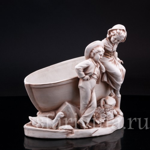 Фигурка из фарфора Дети у лодки, Германия, нач. - сер. 20 в.