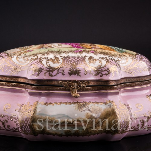 Фарфоровая Большая шкатулка, Франция, кон. 19 - нач. 20 вв.
