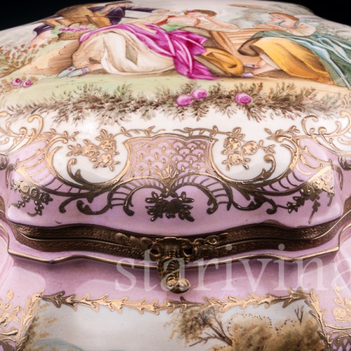 Фарфоровая Большая шкатулка, Франция, кон. 19 - нач. 20 вв.