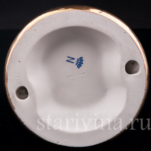 За шитьем, Capodimonte, Италия, вт. пол. 20 в.