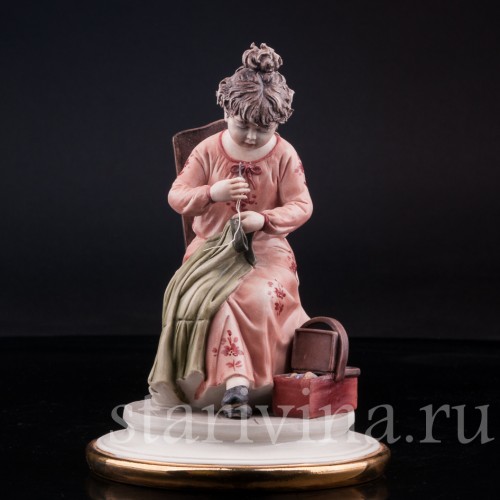 За шитьем, Capodimonte, Италия, вт. пол. 20 в.