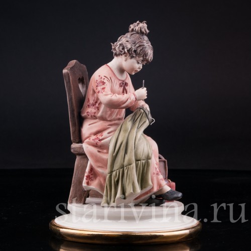 За шитьем, Capodimonte, Италия, вт. пол. 20 в.