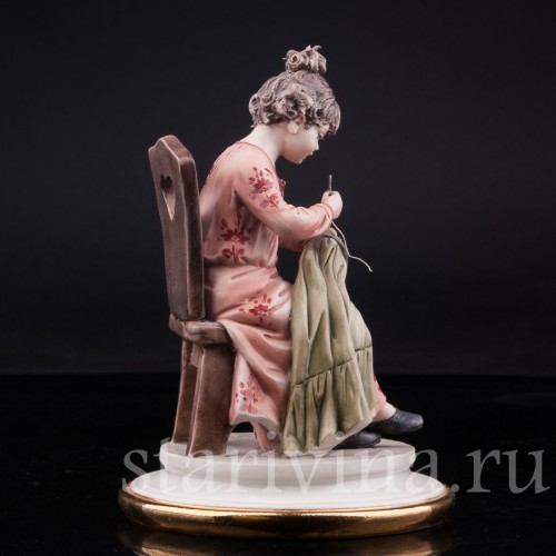 За шитьем, Capodimonte, Италия, вт. пол. 20 в.