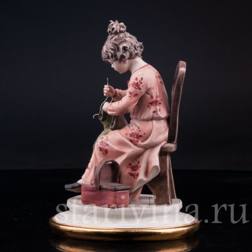 За шитьем, Capodimonte, Италия, вт. пол. 20 в.