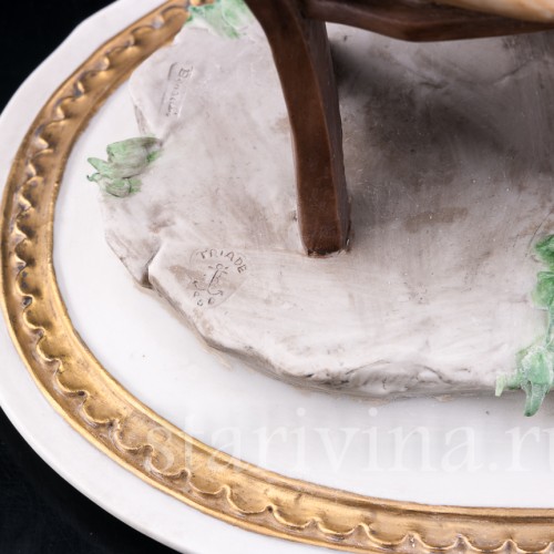 Фигурка из фарфора Последние новости, Capodimonte, Италия, вт. пол. 20 в.