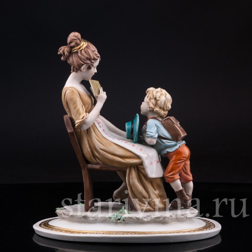 Фигурка из фарфора Последние новости, Capodimonte, Италия, вт. пол. 20 в.