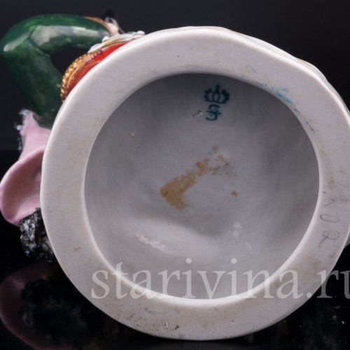 Статуэтка солдата из фарфора Французский гусар, 1795, Sitzendorf, Германия, пер. пол. 20 в.