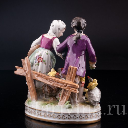 Фарфорвая статуэтка Дети, кормящие домашних птиц, Volkstedt, Германия, до 1935 г.